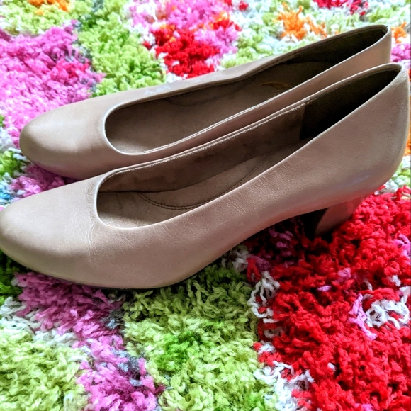 AEROSOLES Shoes - Aerosoles HeelRest Pumps